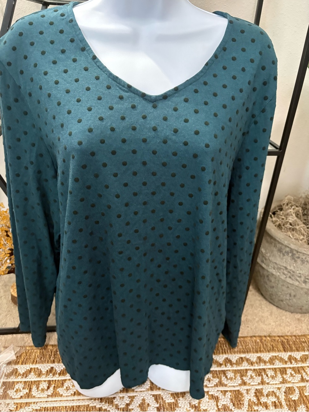 Chico's  long sleeve v-neck  embossed black polka dot print green top Size 3-XL